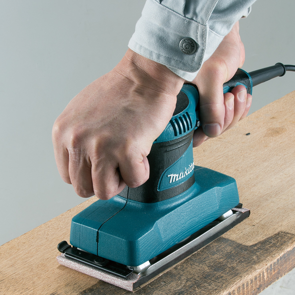 Makita 9035H Máy chà nhám rung