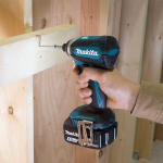 Makita DTD153RTE Máy bắt vít dùng pin(bl)(18v) (kèm 02 pin 5.0 + sạc nhanh)
