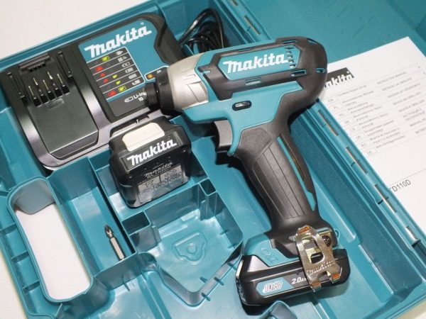 Makita TD110DSAE Máy bắt vít dùng pin (12v max) (kèm 02 pin 2.0 + sạc)