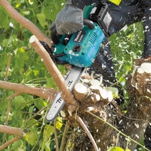 Makita UC020GZ Máy cưa xích dùng pin(không kèm dây xích (không kèm pin sạc)