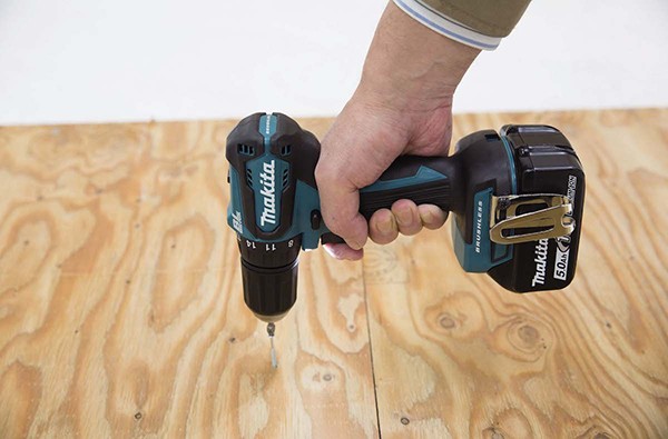DTM51RFE10 Máy đa năng dùng pin Makita (18v) (kèm 02 pin 3.0 + sạc nhanh)