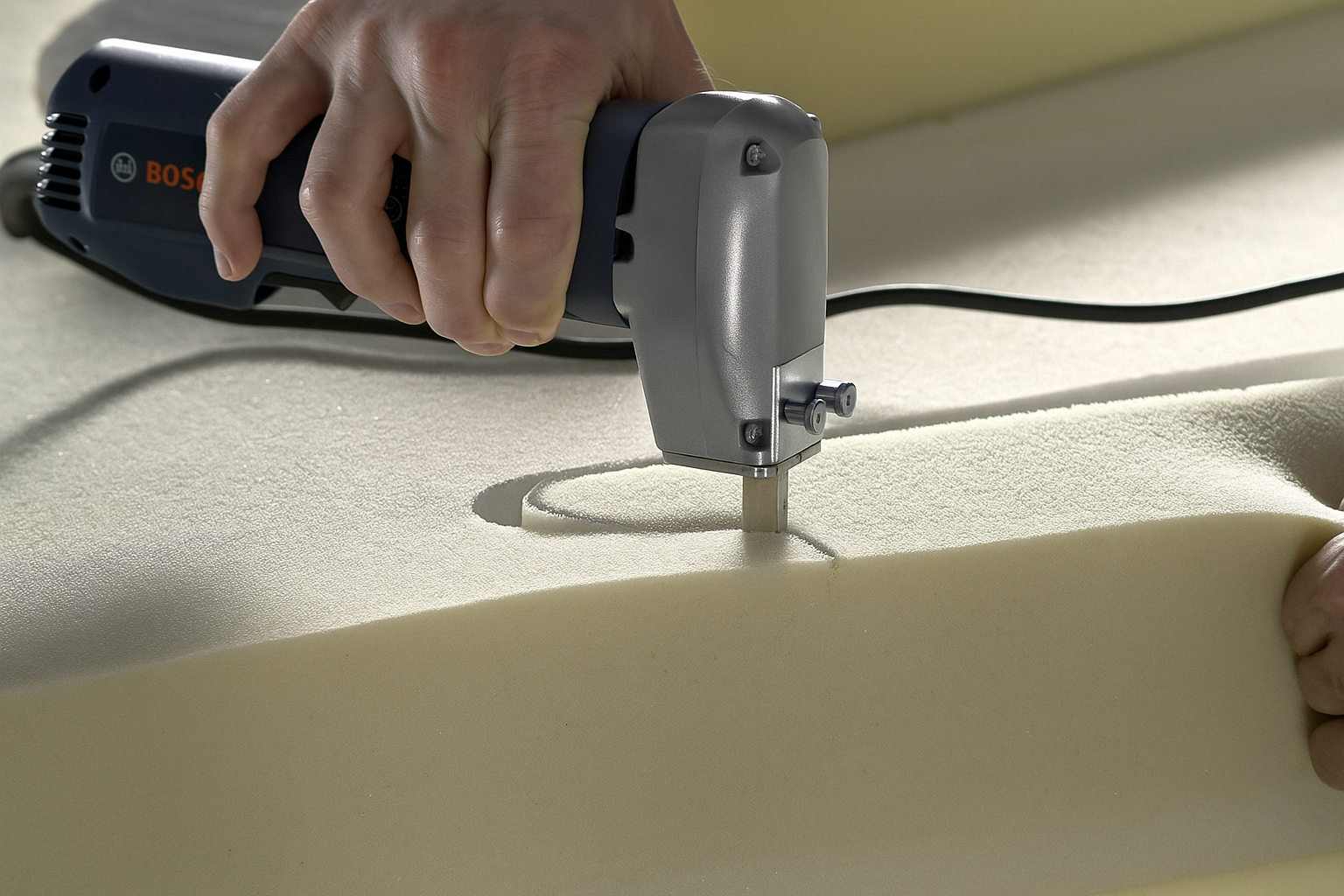 Khám Phá Sức Mạnh; Sự Chính Xác Từ Máy Cắt Xốp Bosch GSG 300 – Giải Pháp Hoàn Hảo Cho Mọi Dự Án